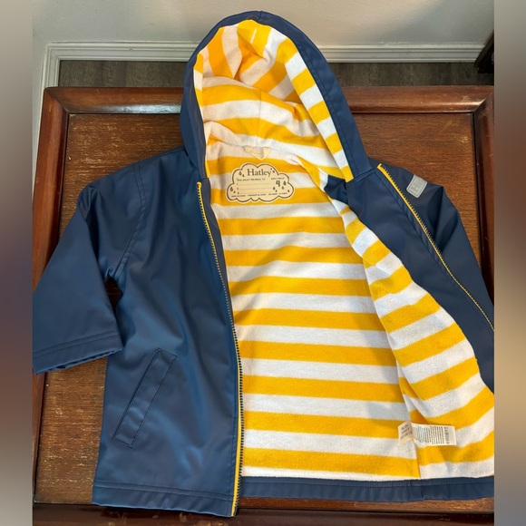 Hatley Boys Raincoat (4T) - Picture 2 of 6